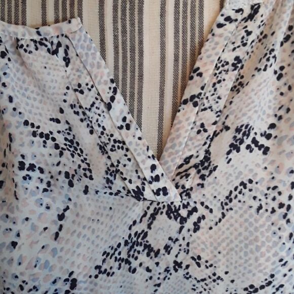 Soiree Multi Print Design Pullover Top Feminine Contemporary Casual Work Size 1X - Picture 2 of 7